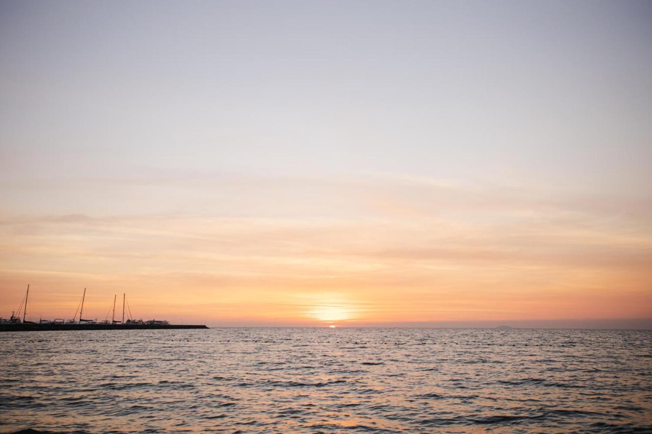 Ravindra Beach Resort & Spa - Sha Extra Plus Na Chom Thian Eksteriør bilde Sunset over the Black Sea